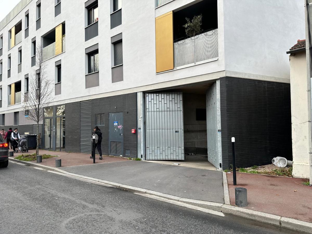 Agreable 3 Pieces Avec Parking Proche Gare Et Paris By Immo Kit Bnb La Courneuve Luaran gambar